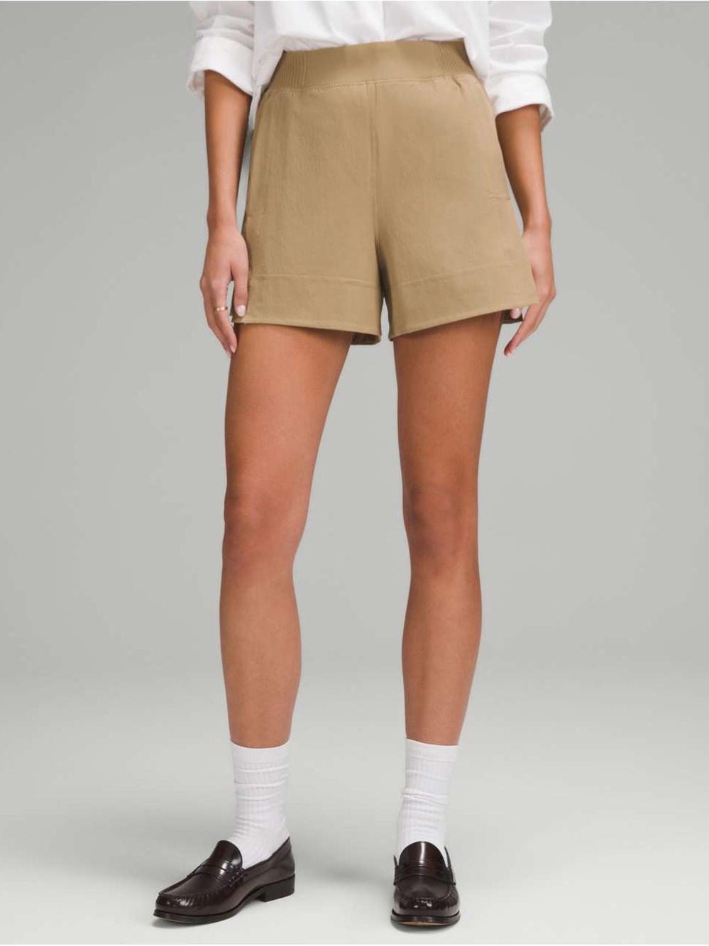 Lululemon 4” Pull-On Women's Shorts in Khaki